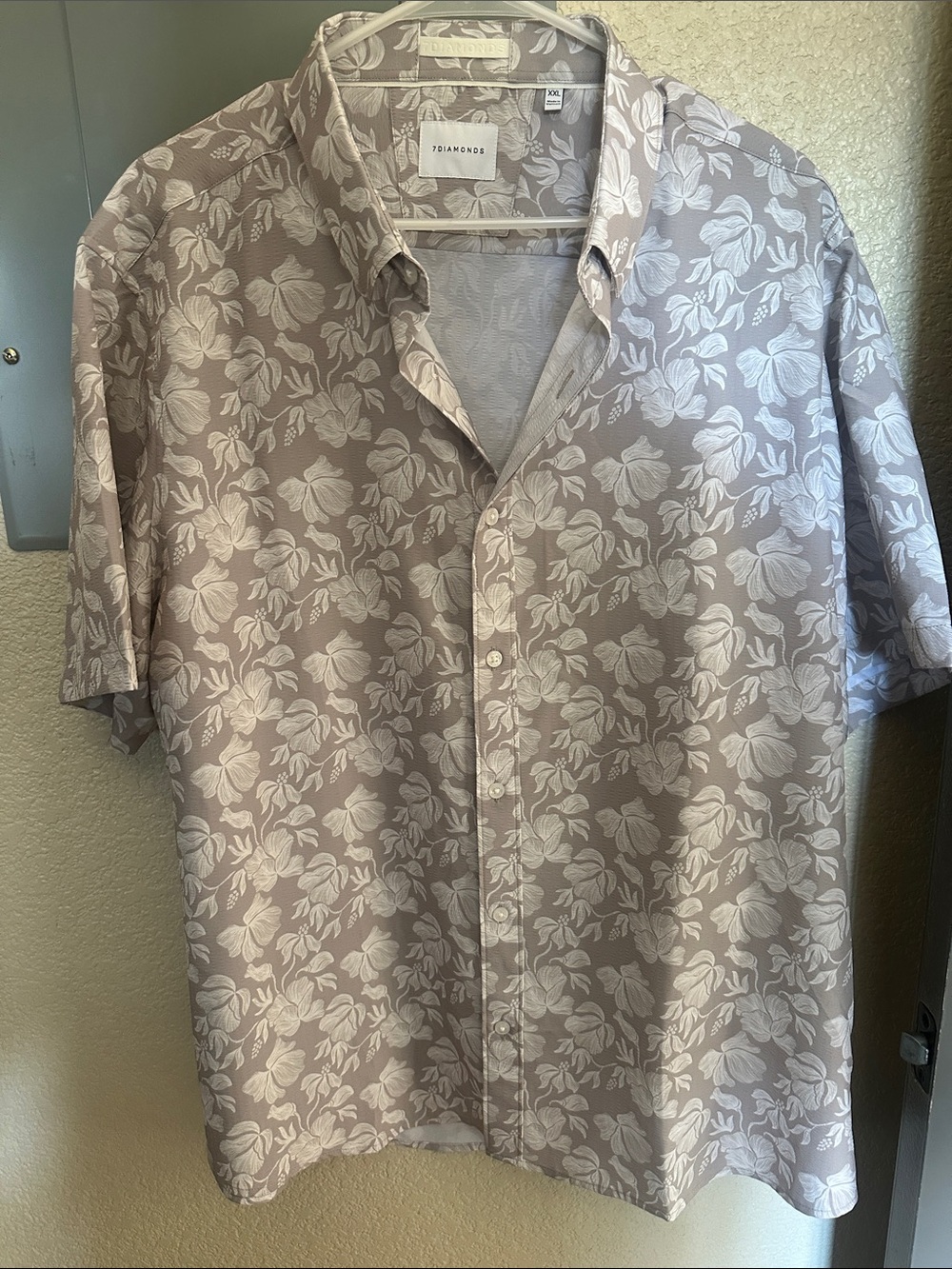 7 Diamonds Men’s Short-Sleeve Floral Button-Down Shirt in Light Taupe and White